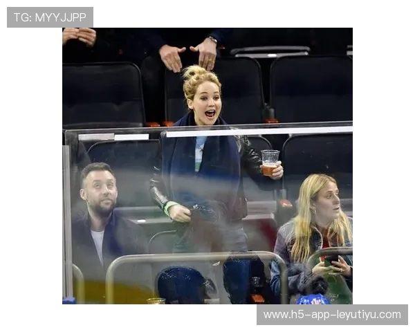 英格拉姆秀恩爱曝光，球场之外的甜蜜瞬间让人羡慕